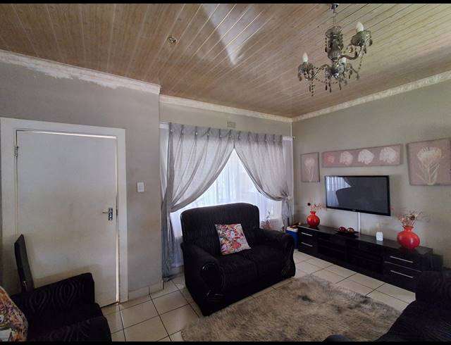 3 BEDROOM FREESTANDING FOR SALE IN STILFONTEIN EXT 3